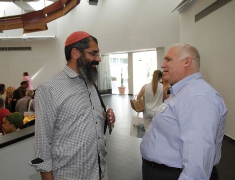 ישראל דנציגר וגבעון הלל