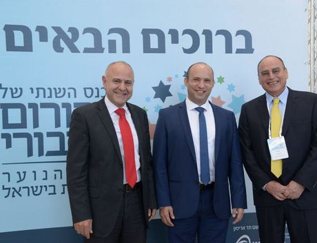 אבי נאור, נפתלי בנט ושמואל אבואב