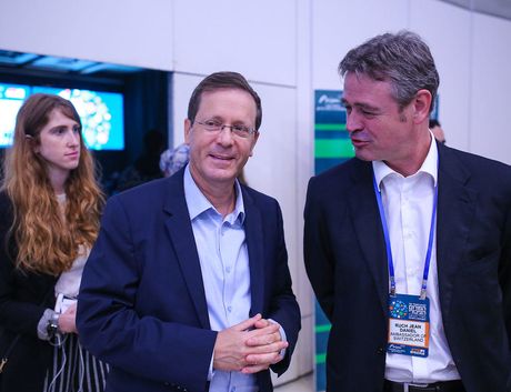 חיים עם הרצוג עם שגריר שוויץ בישראל