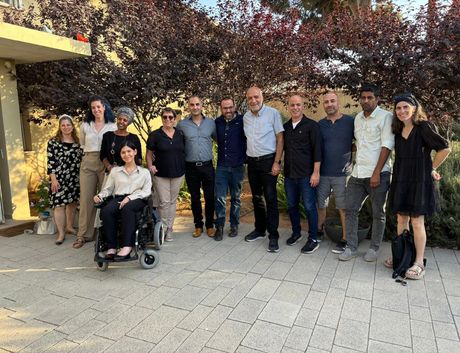 סיור חה"כ קארין אלהרר בפנימית האורנים בראשון לציון