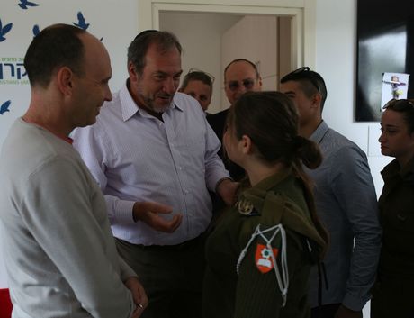 עמיעד גורביץ', הרב יחיאל אקשטיין ובוגרת הכפר